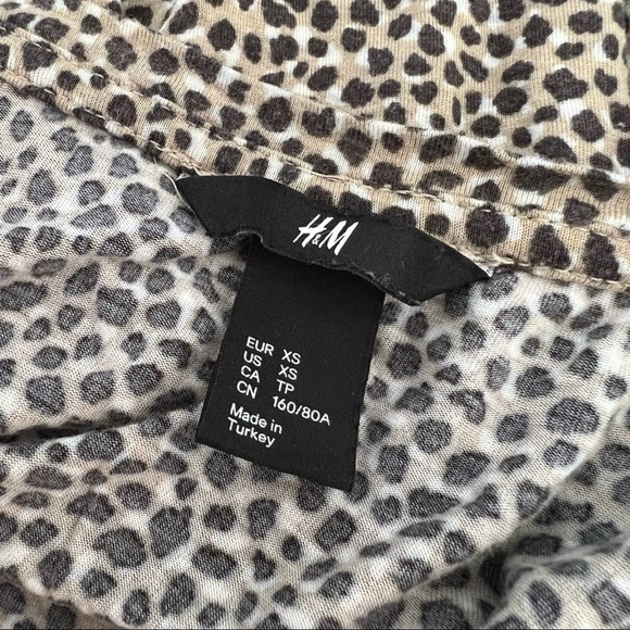 H&M boxy top‎ neutral pattern short sleeve blouse flowy shirt Size XS - Picture 4 of 7